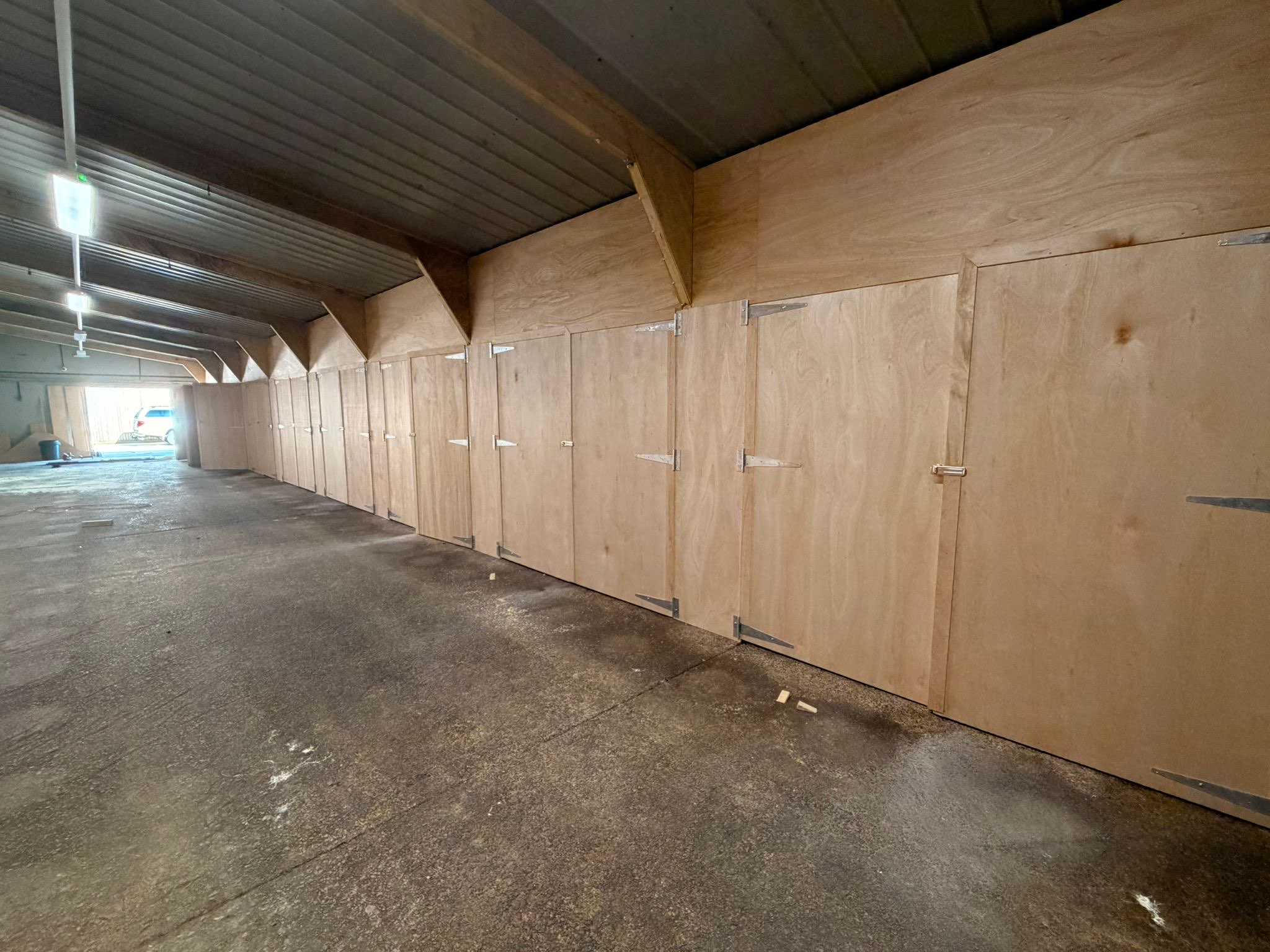 Four-bay unit interior