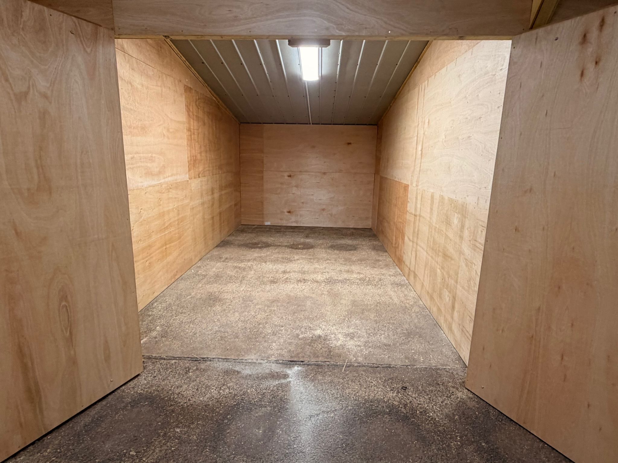 Single bay interior